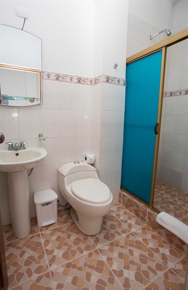 Hotel El Paraiso de Isabela 50/50