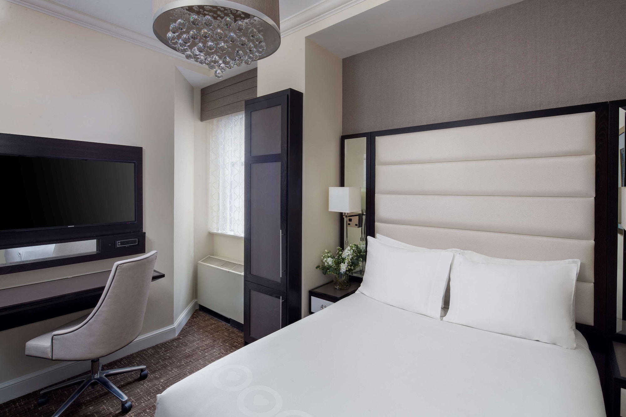 ROOM, DOUBLE BED
