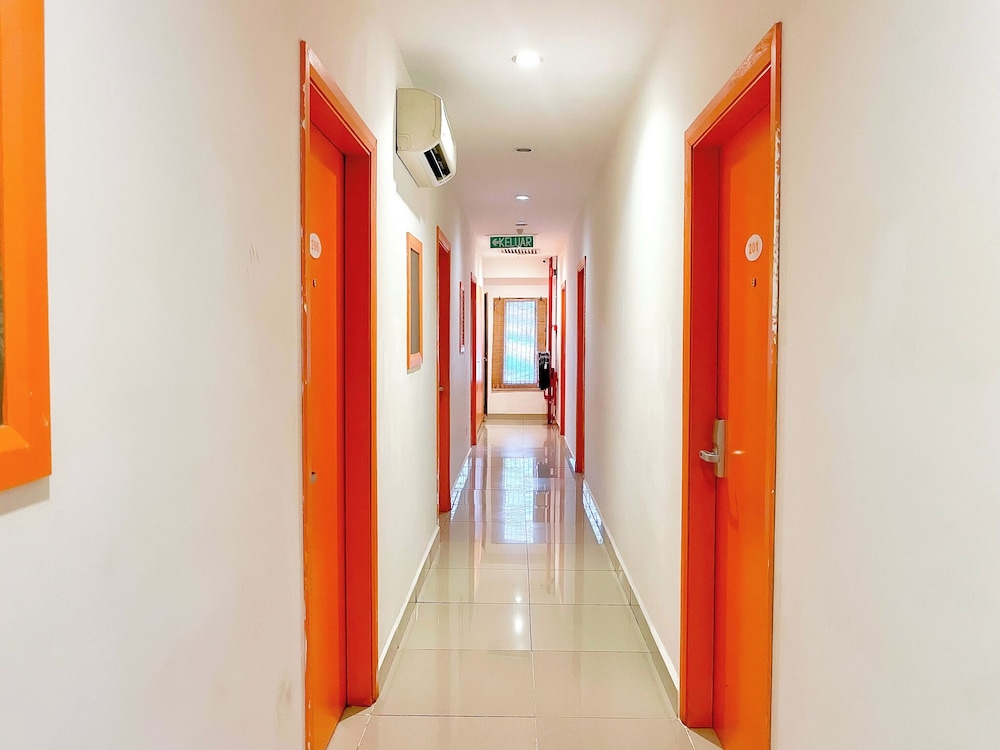 1 Hotel Taman Connaught 46/58