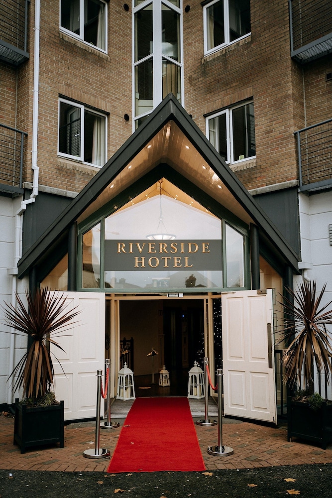 Riverside Hotel 2/50