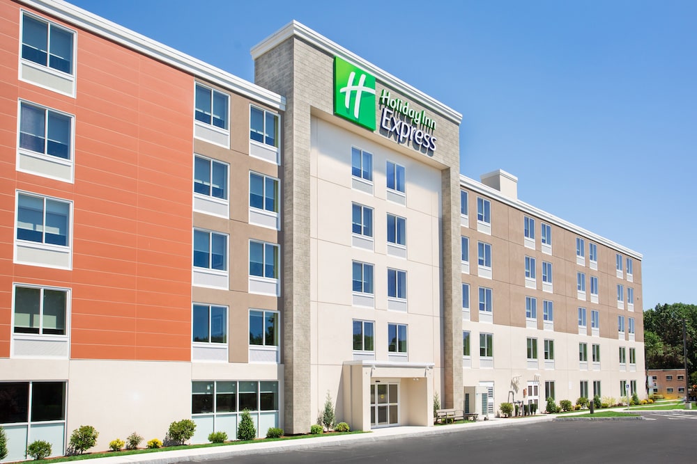 HOLIDAY INN EXPRESS CHELMSFORD 3/65