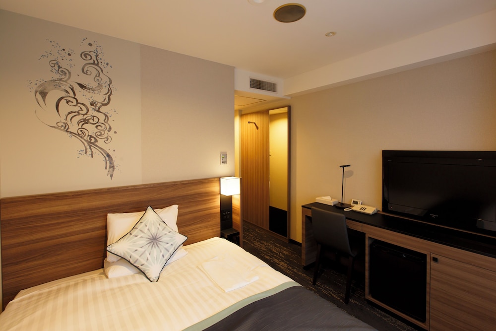 Room, Single, Queen Bed, Female Floor