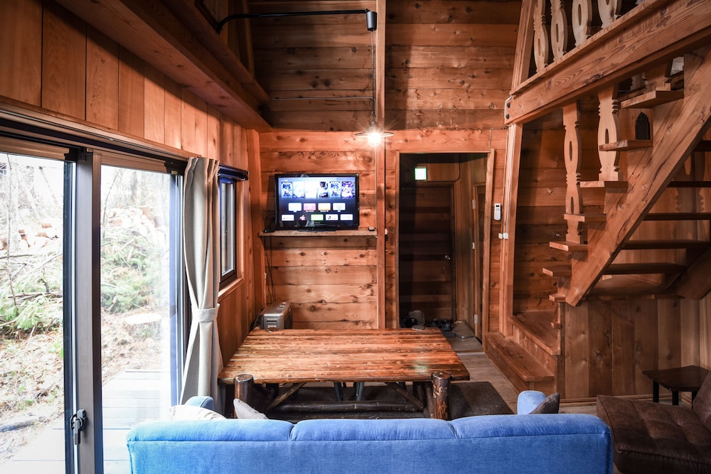 The Hut 10/16