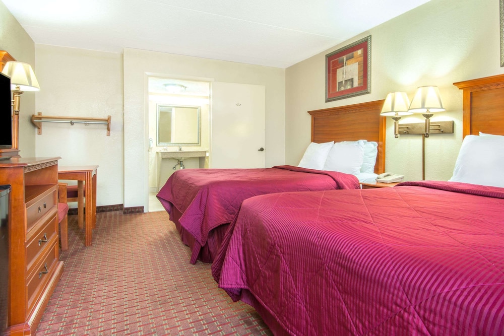 Days Inn by Wyndham Shorter 10/24