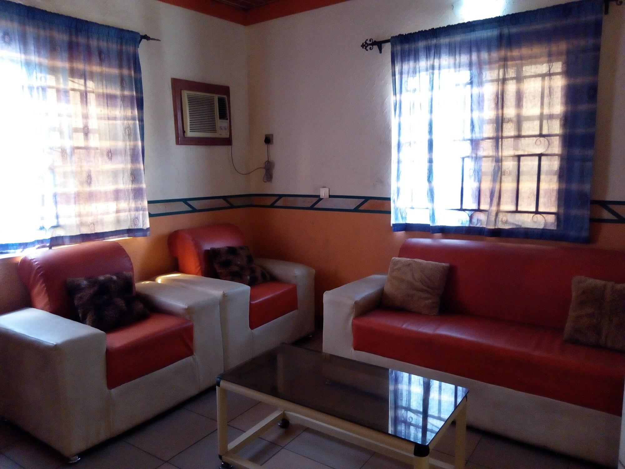Adebayowa Hotel 12/17