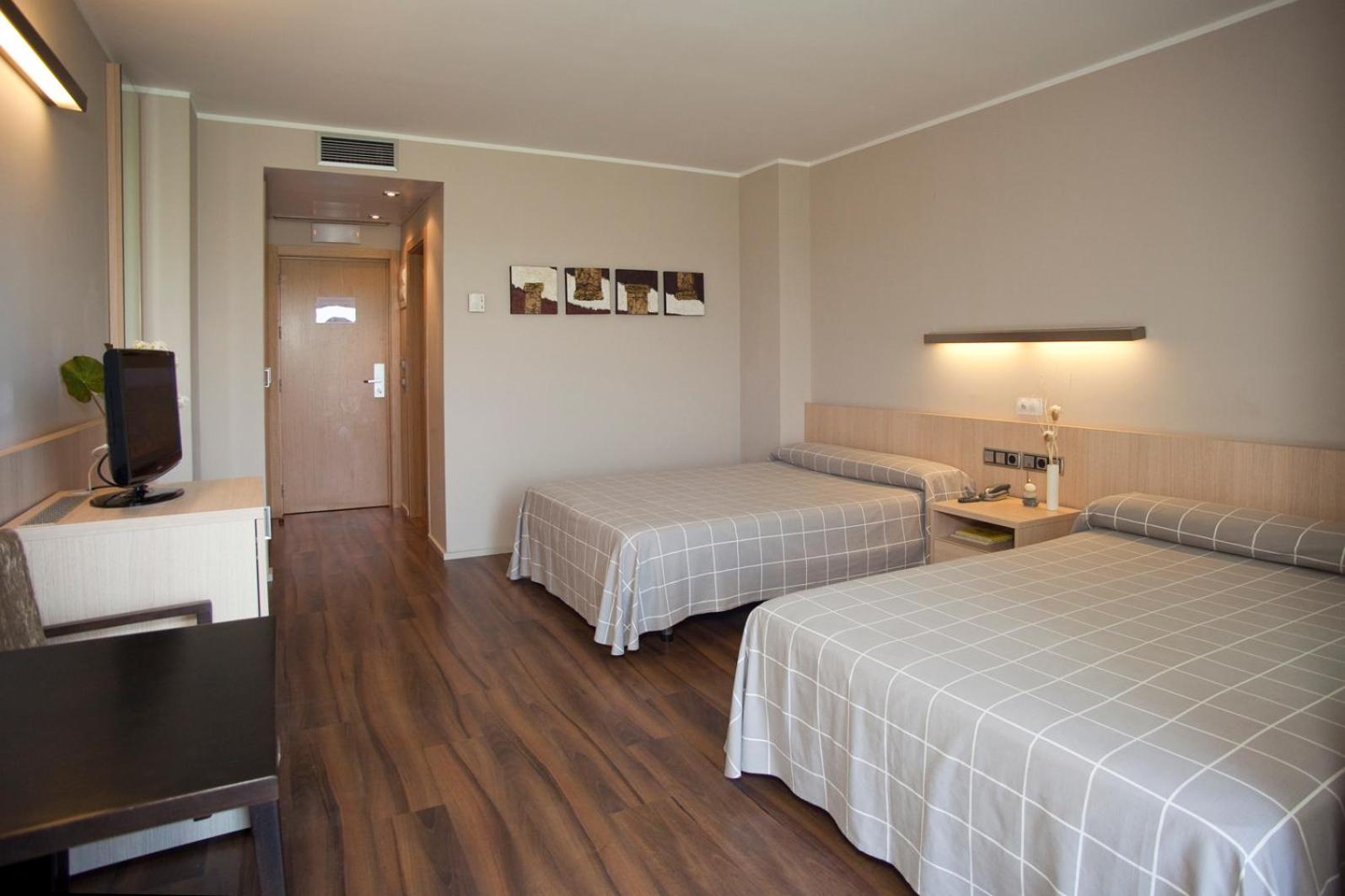 غرفة ثلاثية، Acuazul Hotel 2/10