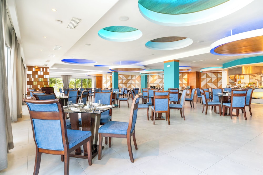 Blue Beach Punta Cana Luxury Resorts 31/47