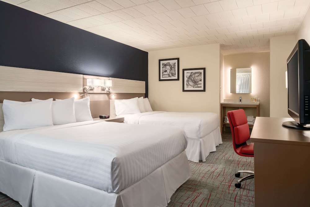 Ramada By Wyndham Indiana 9/32