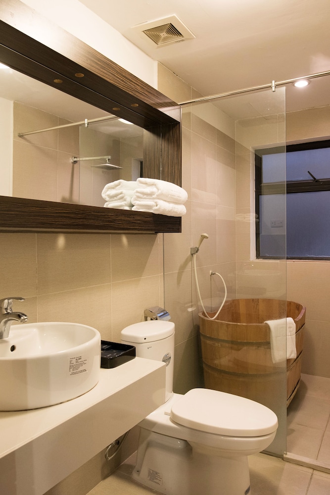 Hoa Binh Hotel 24/69