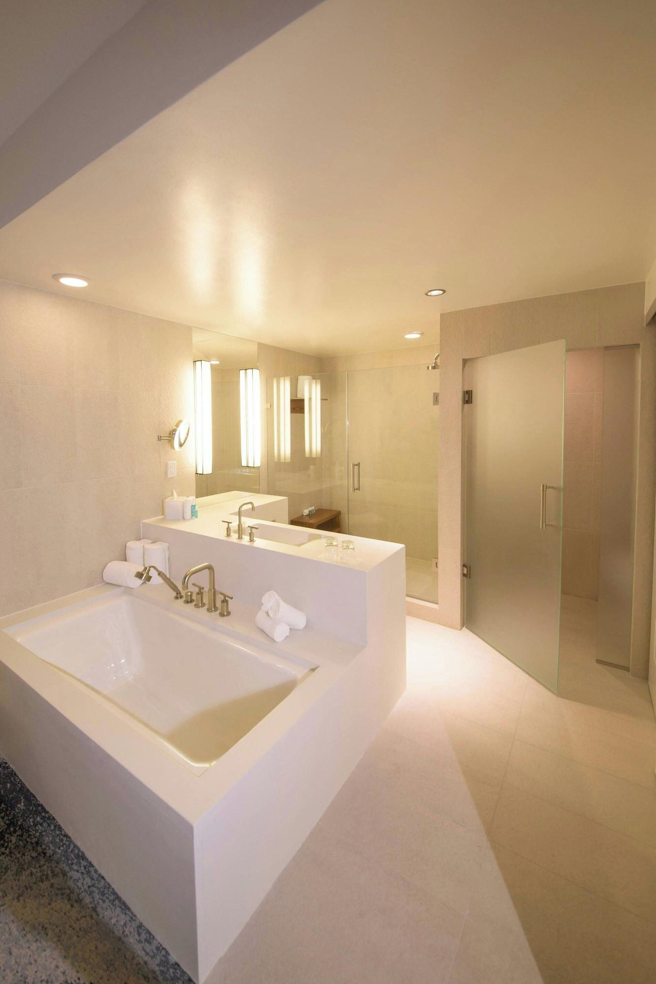 2 Bedrooms, Superior, Suite, W Fort Lauderdale 4/5