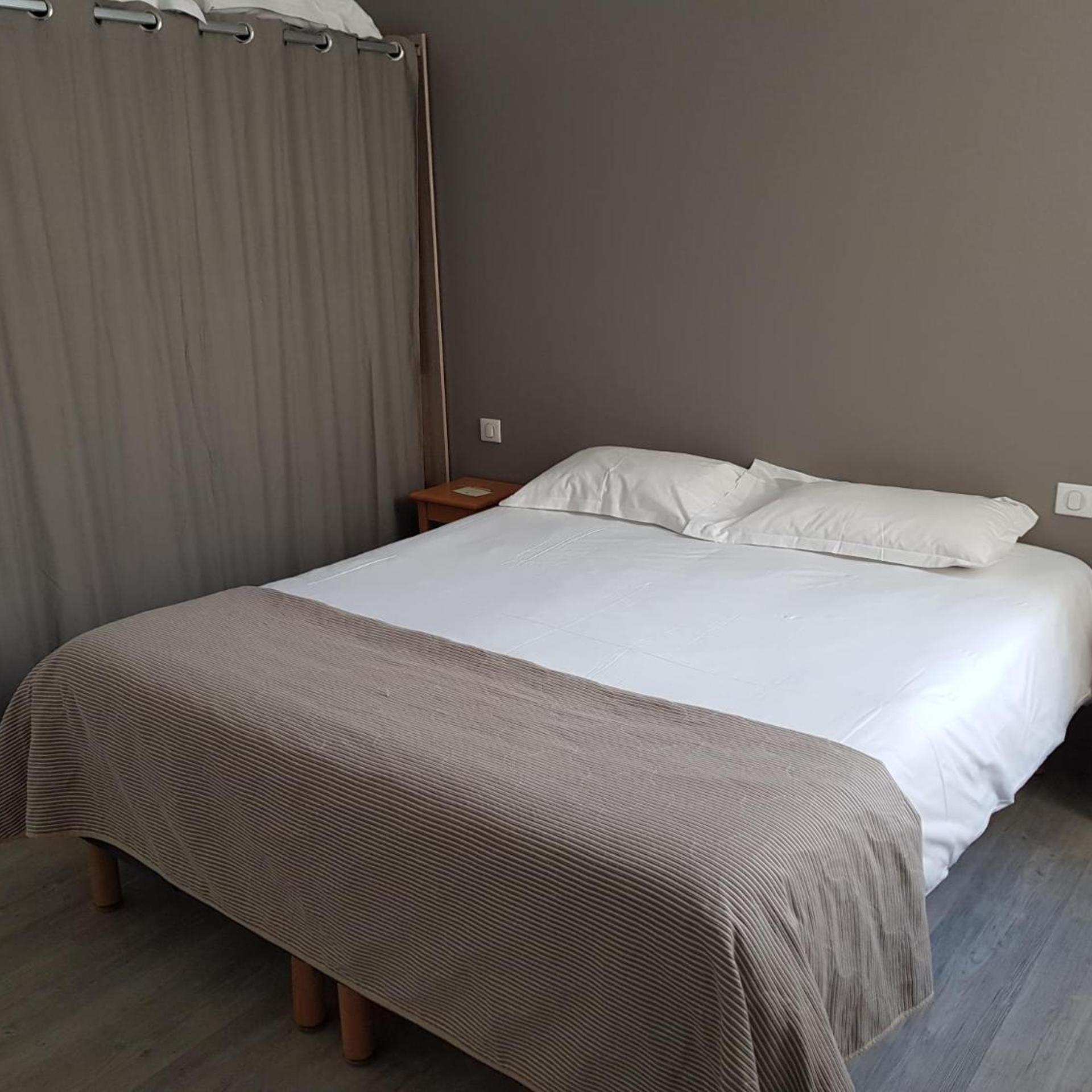 Room, Single