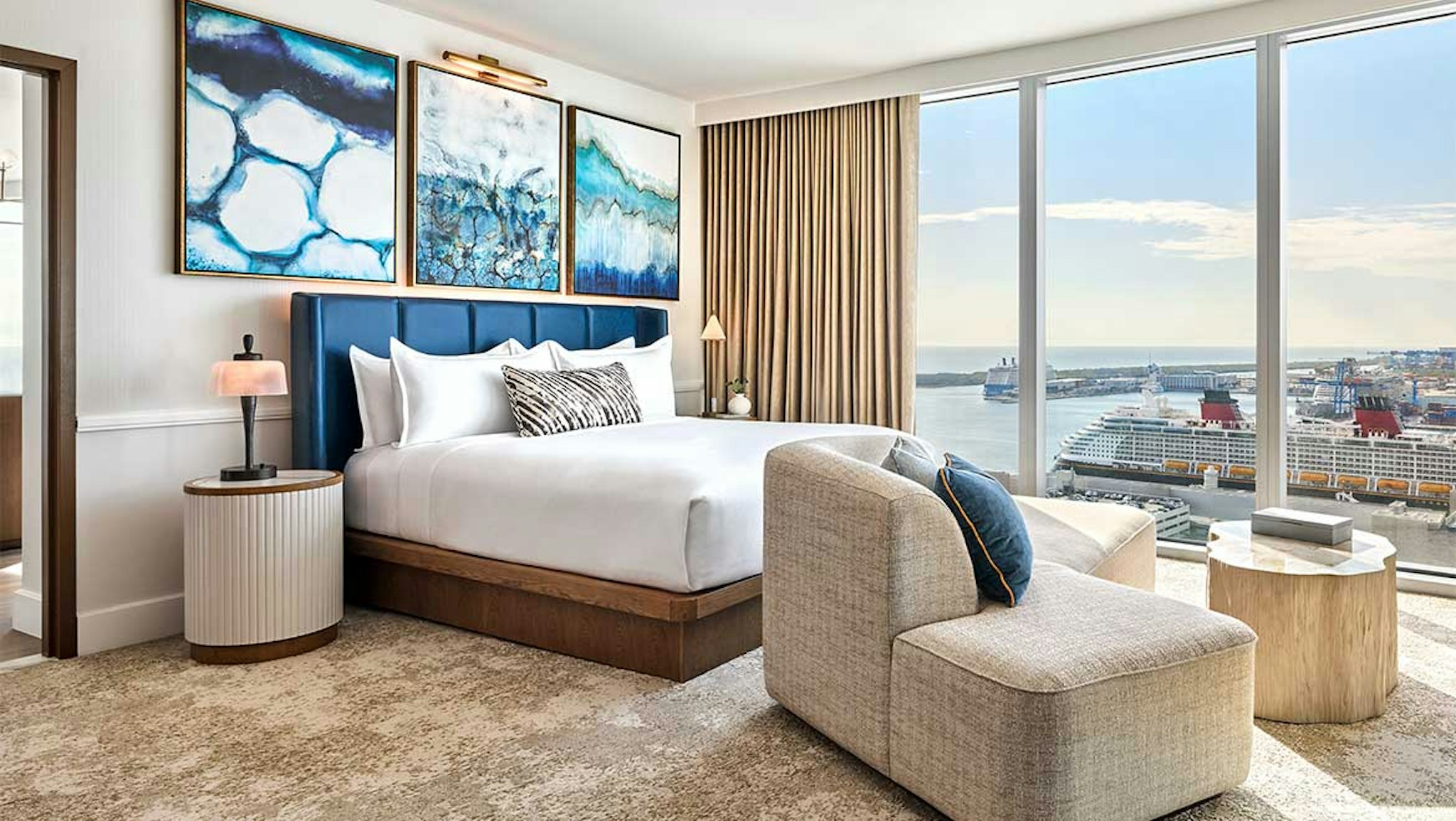 Hospitality, Luxury, Suite, King Bed