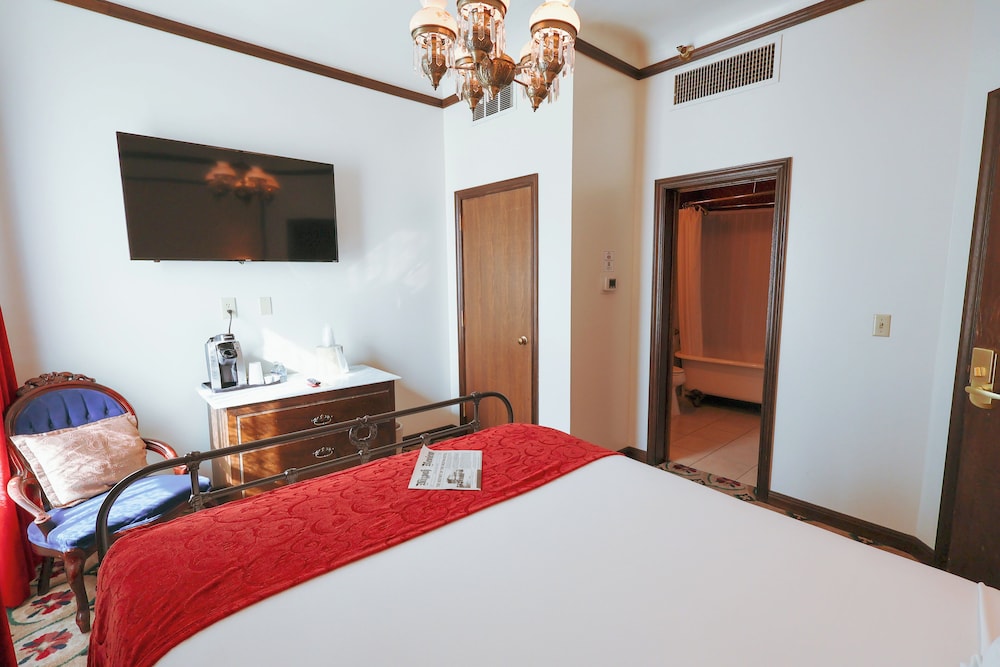Mizpah Hotel 8/38