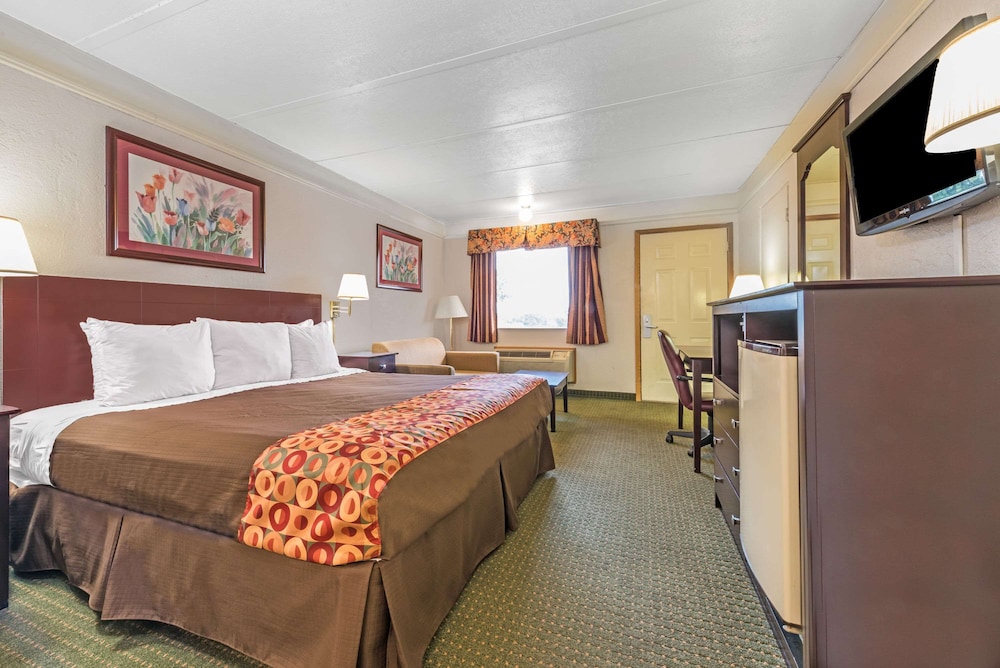 Days Inn by Wyndham Gainesville 23/49