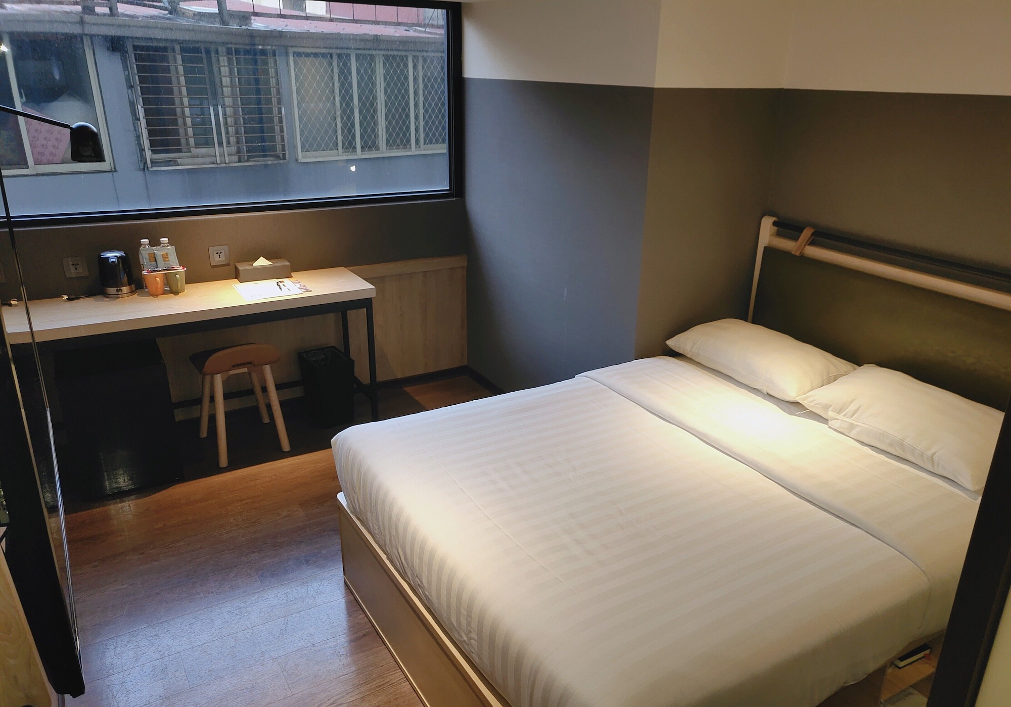 DELUXE, DOUBLE BED