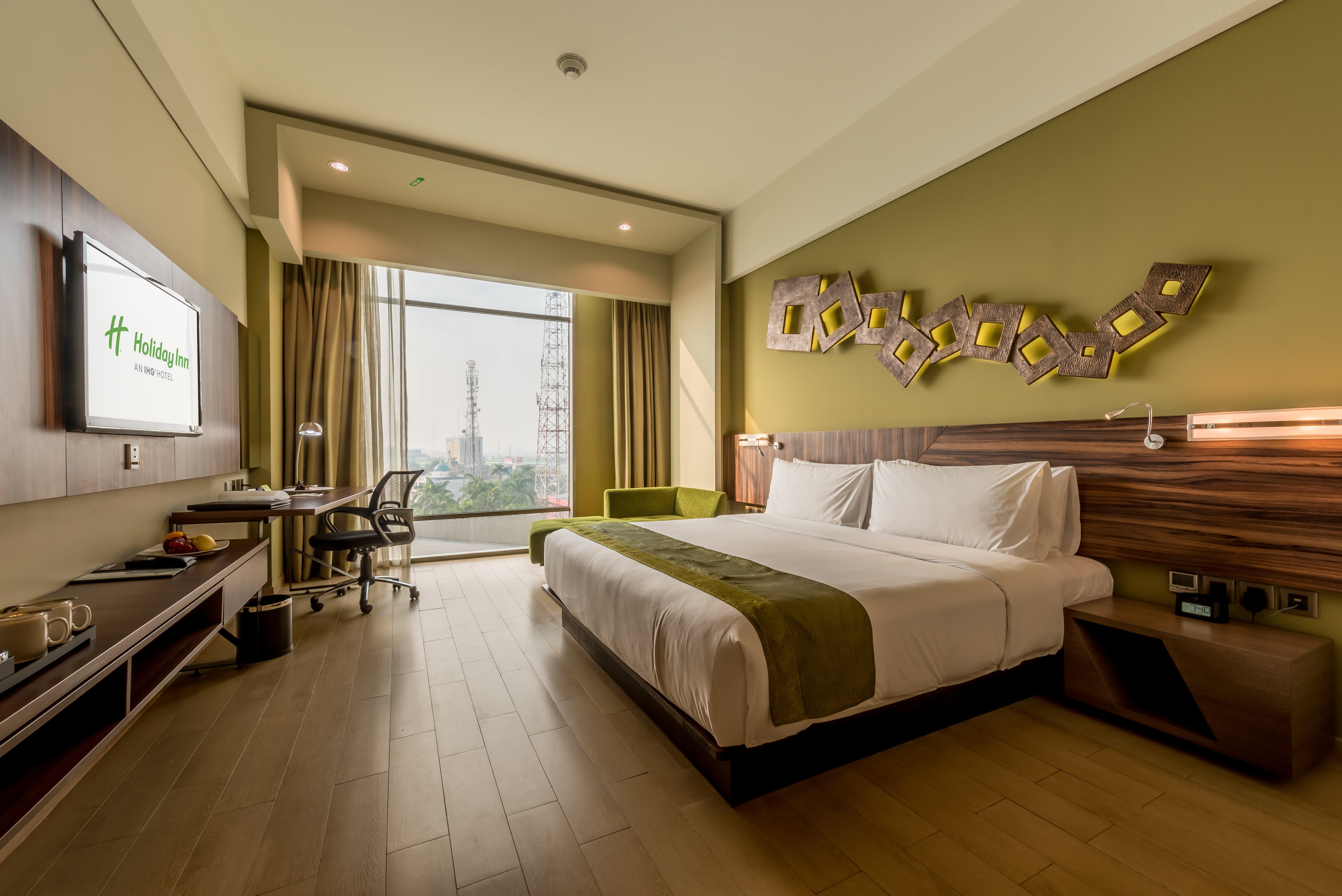 Room, Twin Beds, Pool View 3/10