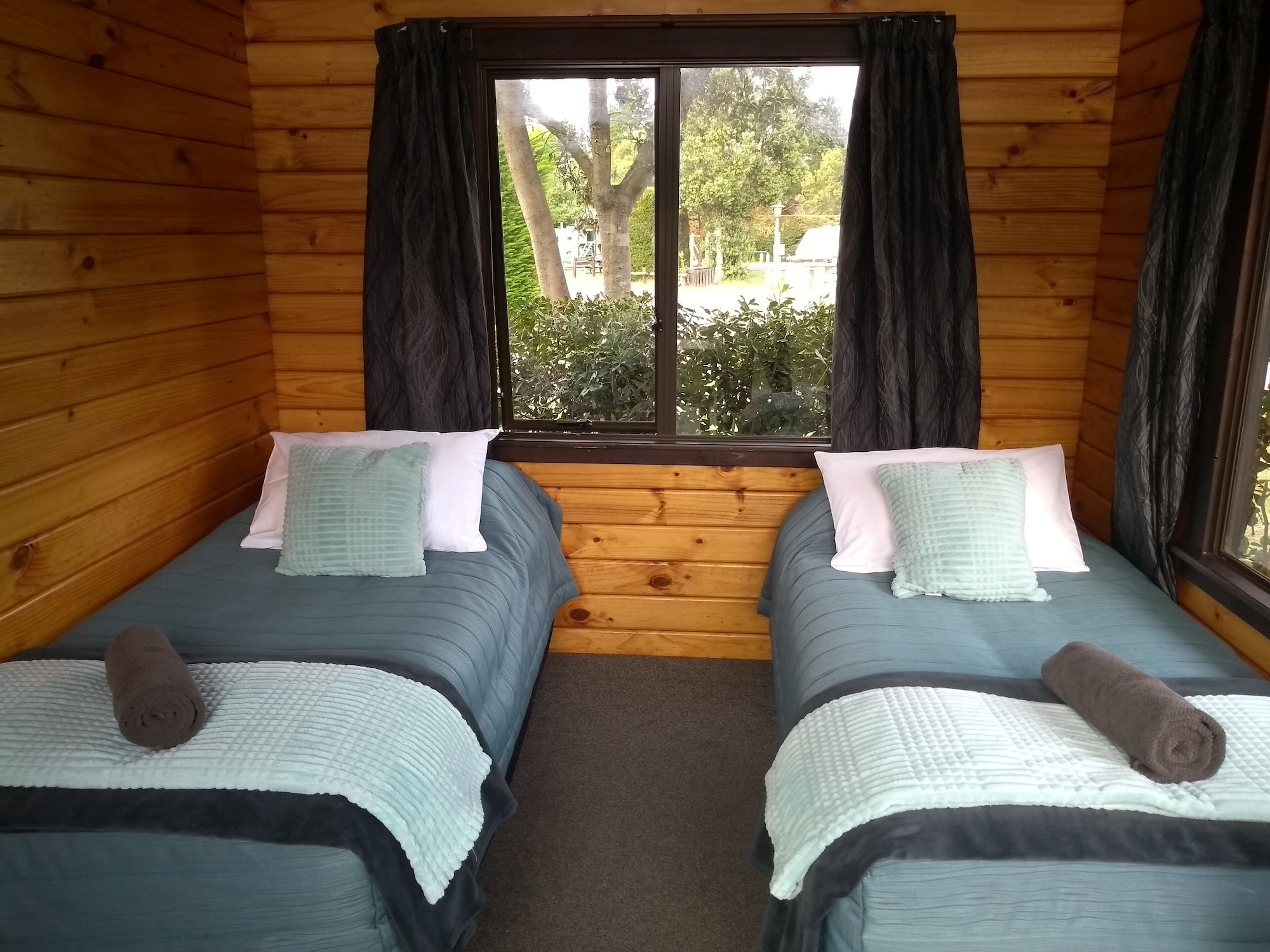 BASIC, TWIN BEDS