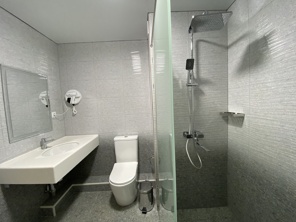 Rich Park Hotel 24/24