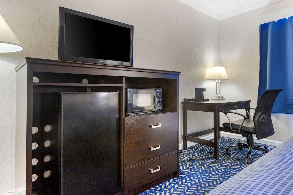 Econo Lodge Hicksville - Long Island 23/25
