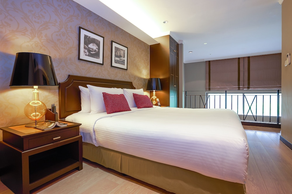 LOFT, KING BED