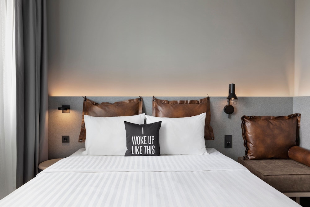 Moxy Duesseldorf City 10/50