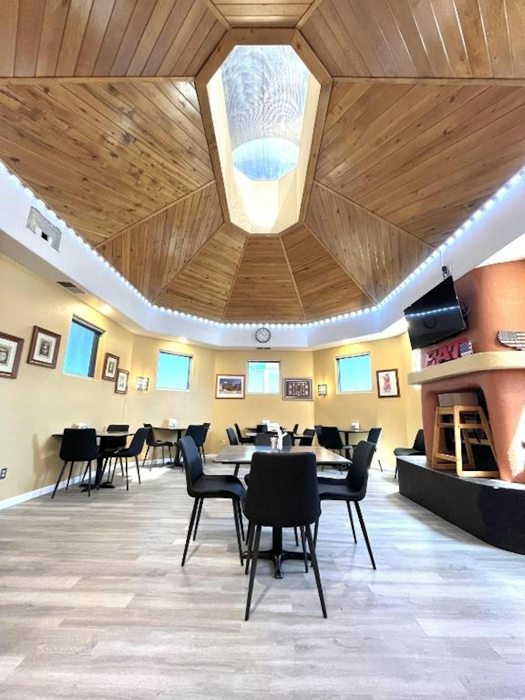 Brentwood Inn and Garden 38/47