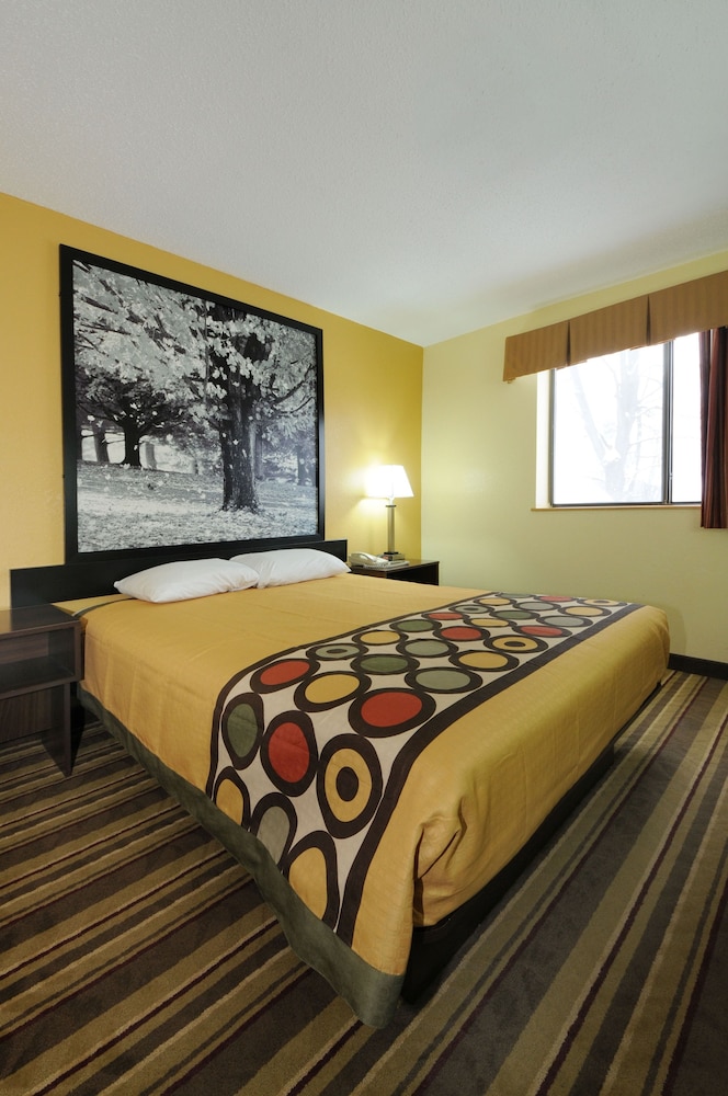 Super 8 by Wyndham Latham/Albany Airport 24/36