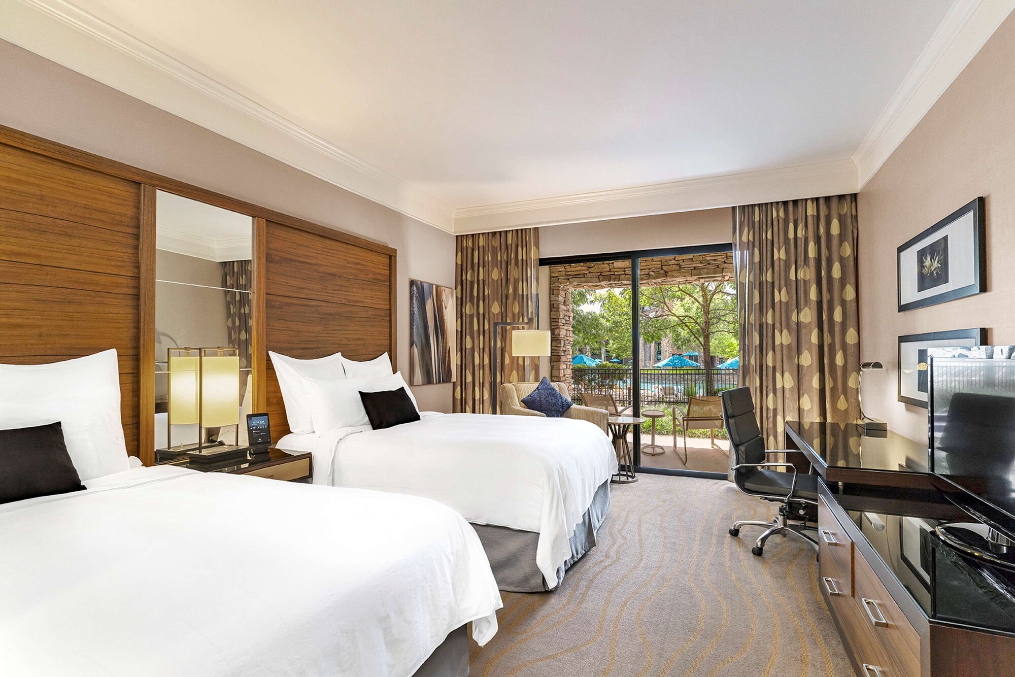 Pool, Walkout, 2 Queen Beds