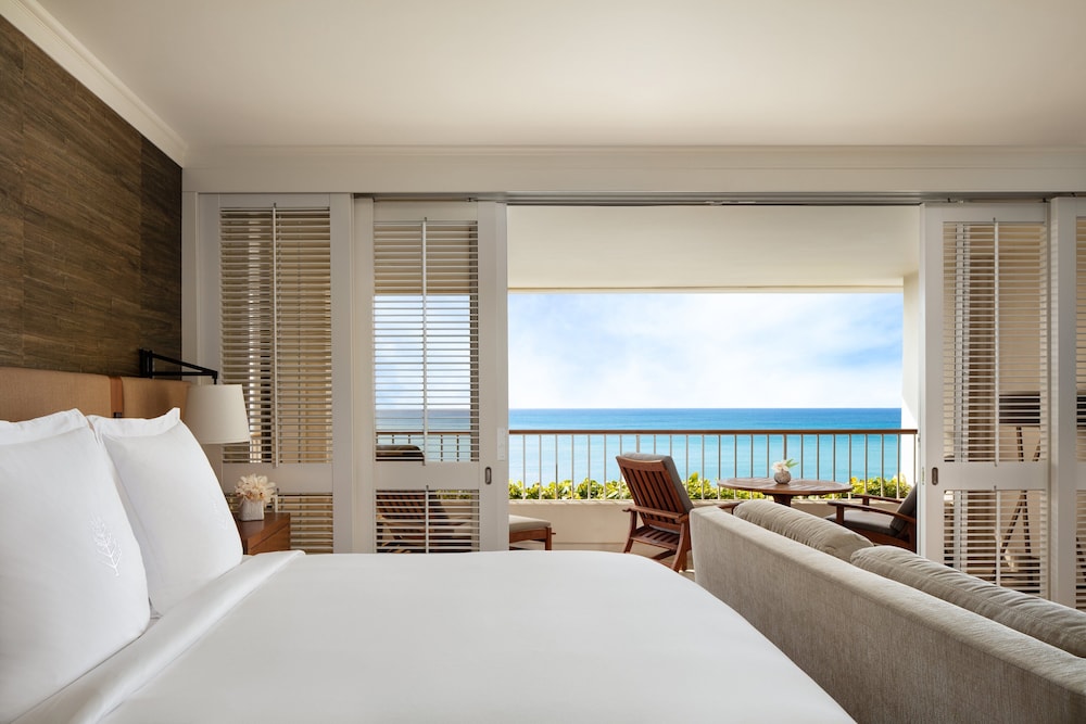 CLUB, KING BED, OCEAN FRONT, CLUB LOUNGE ACCESS