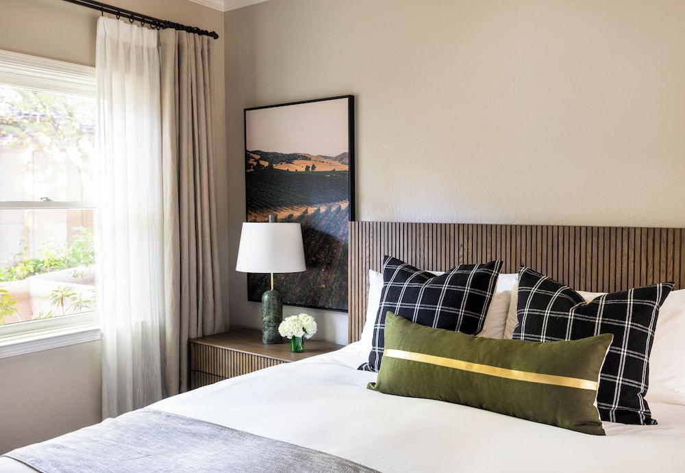 1 Bedroom, Suite, King Bed, Sofa