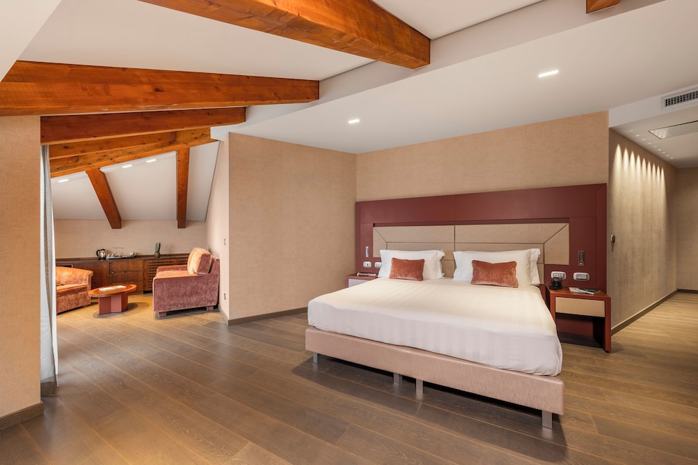 غرفة جونيور بسرير مزدوج أو سريرين منفصلين بشرفة، Il Boscareto Resort Spa 4/10