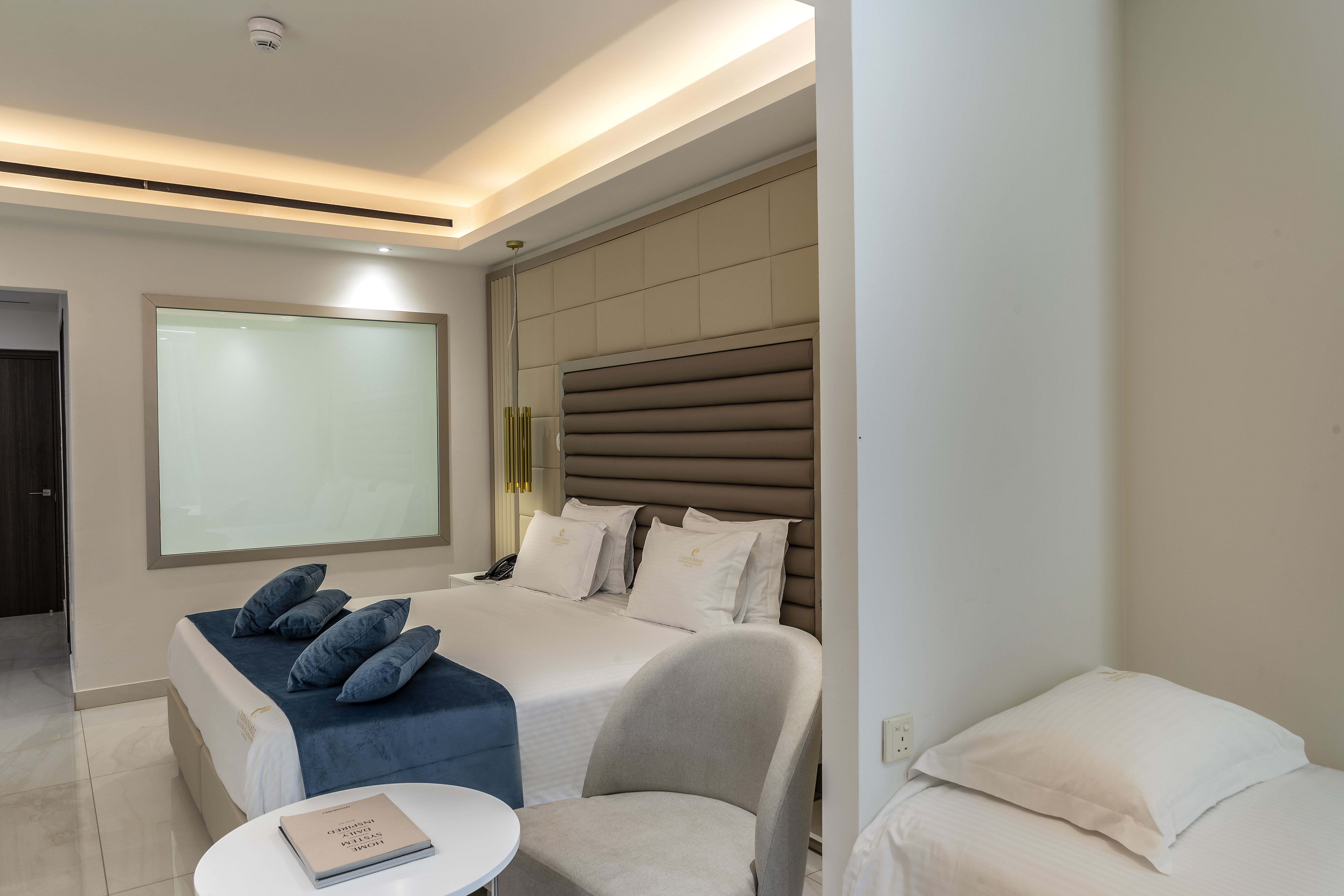 FAMILY ROOM SIDE SEA VIEW