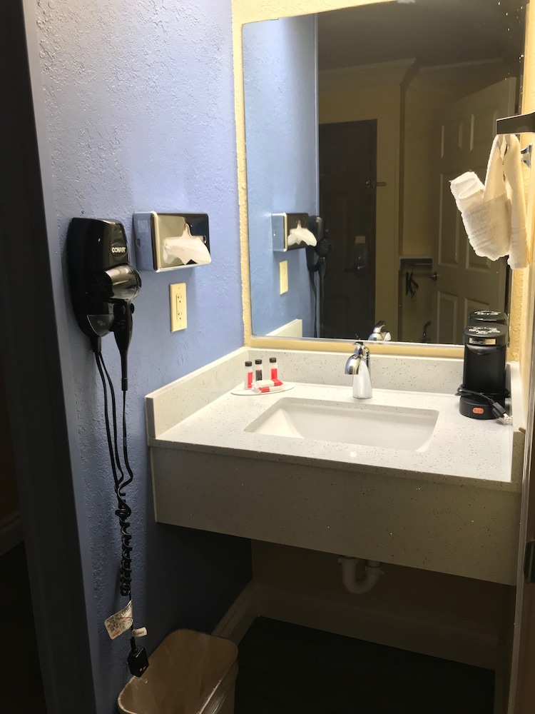 Days Inn by Wyndham San Antonio Airport 24/37