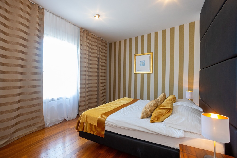 Hotel Perla 6/50