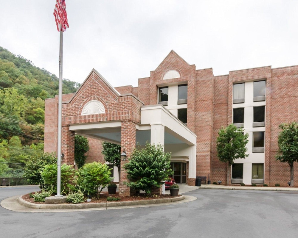 Comfort Inn & Suites Grundy, VA 16/22