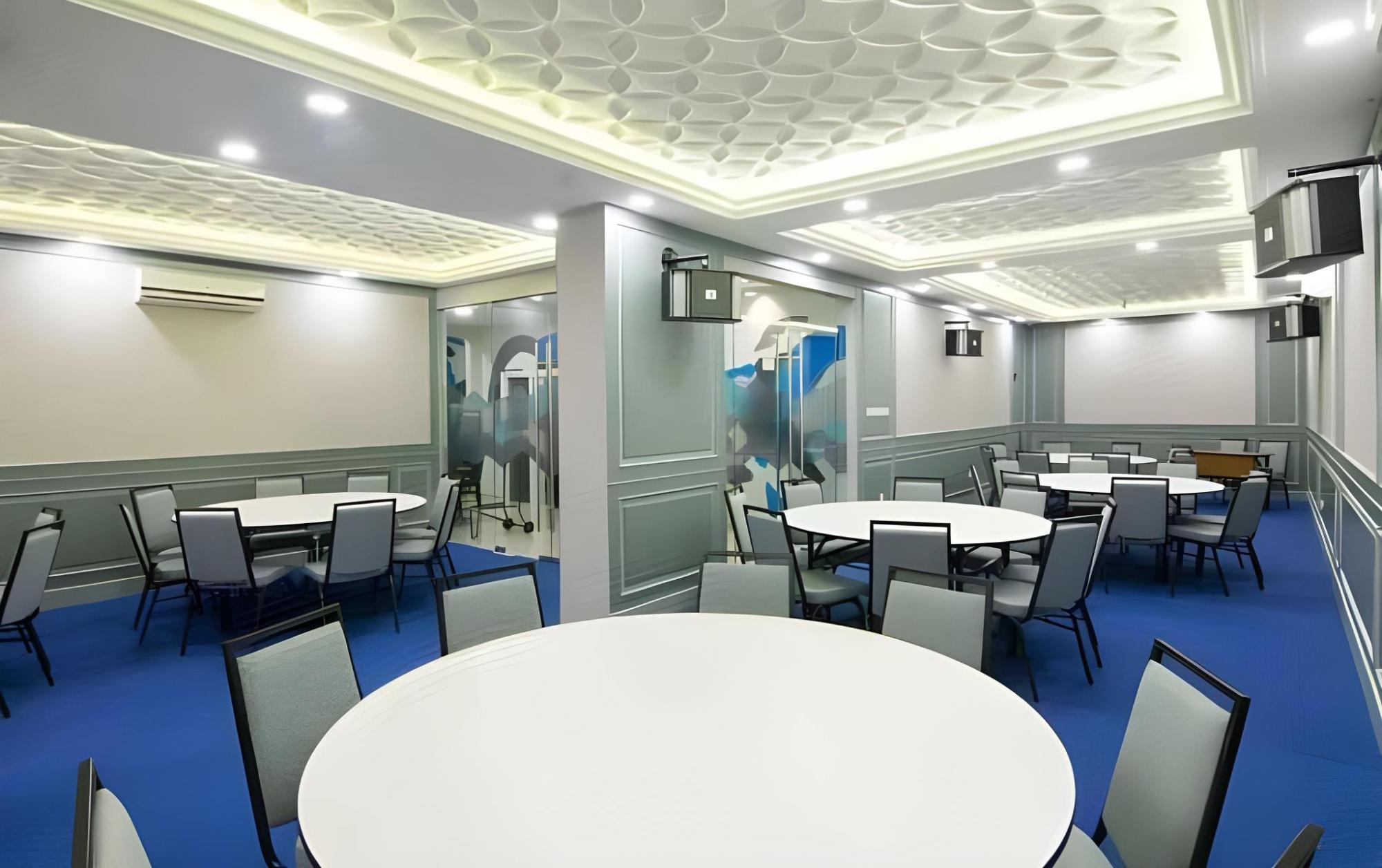 Versa Hotel Bekasi 21/23
