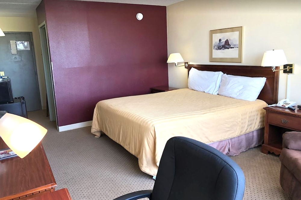 Norwood Inn And Suites 7/17