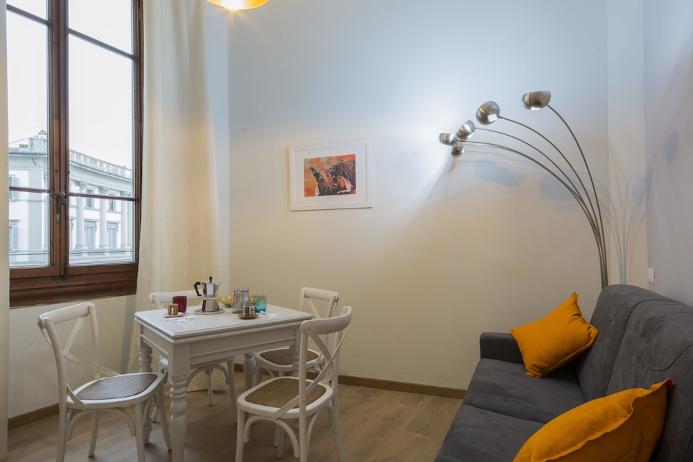 Iris Apartments 14/25