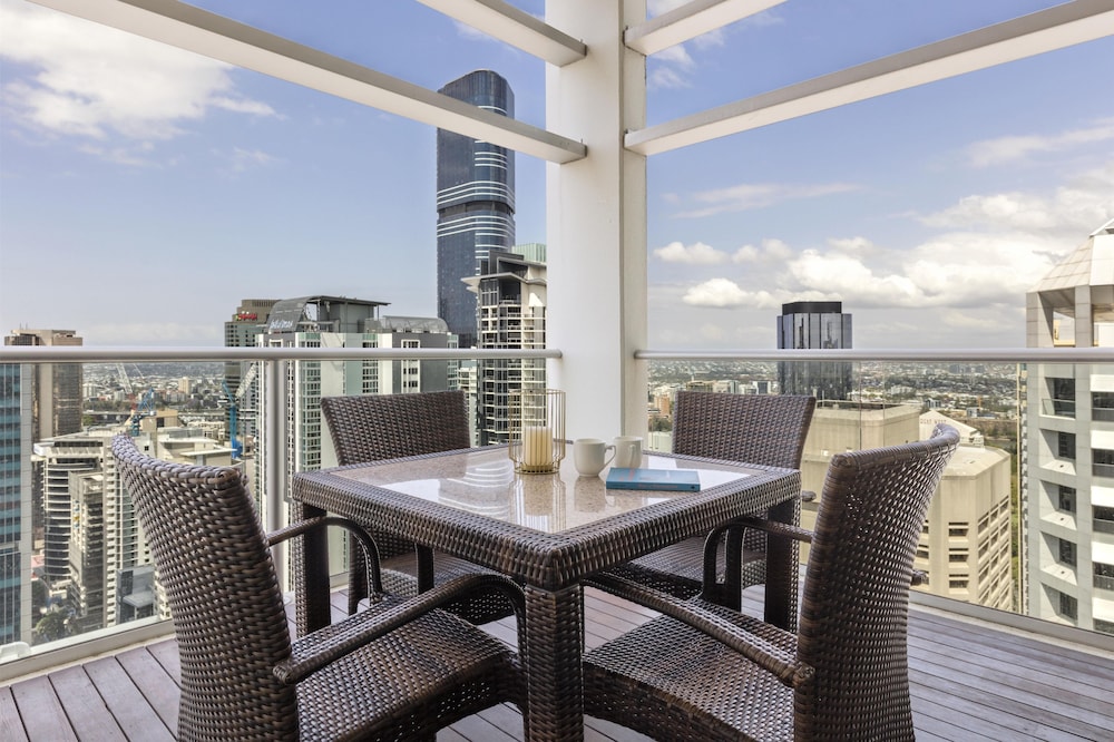 Oaks Brisbane Casino Tower Suites 33/50