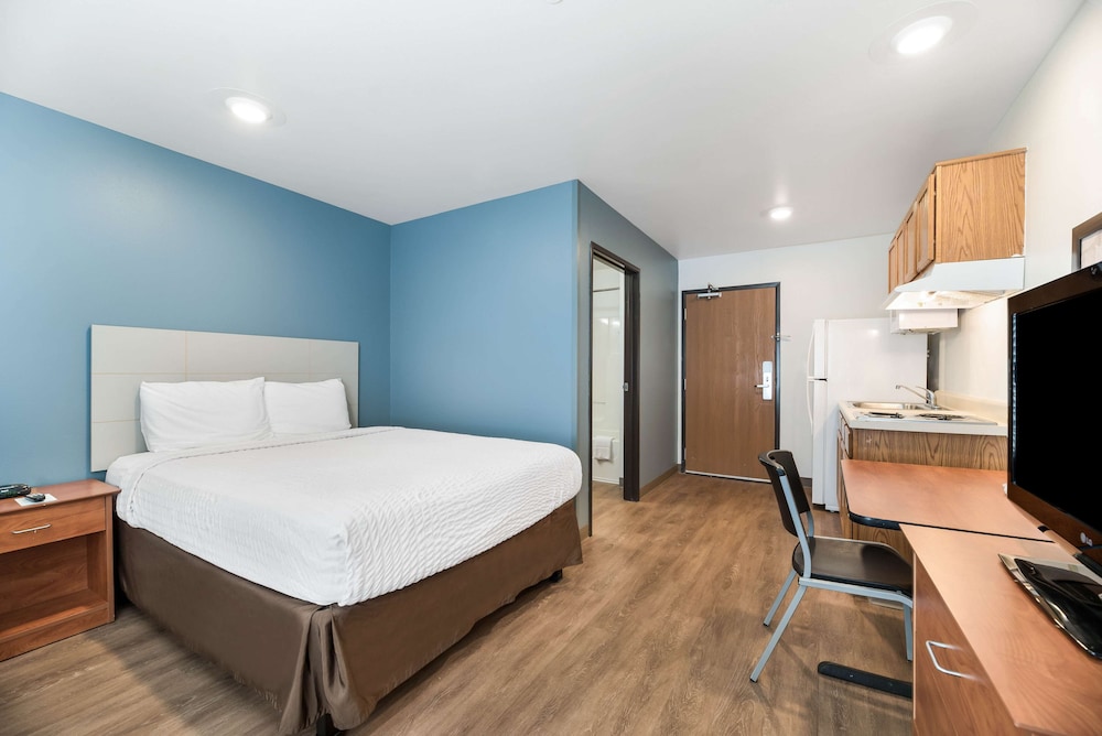 Extended Stay America Select Suites - Orlando - East 14/42