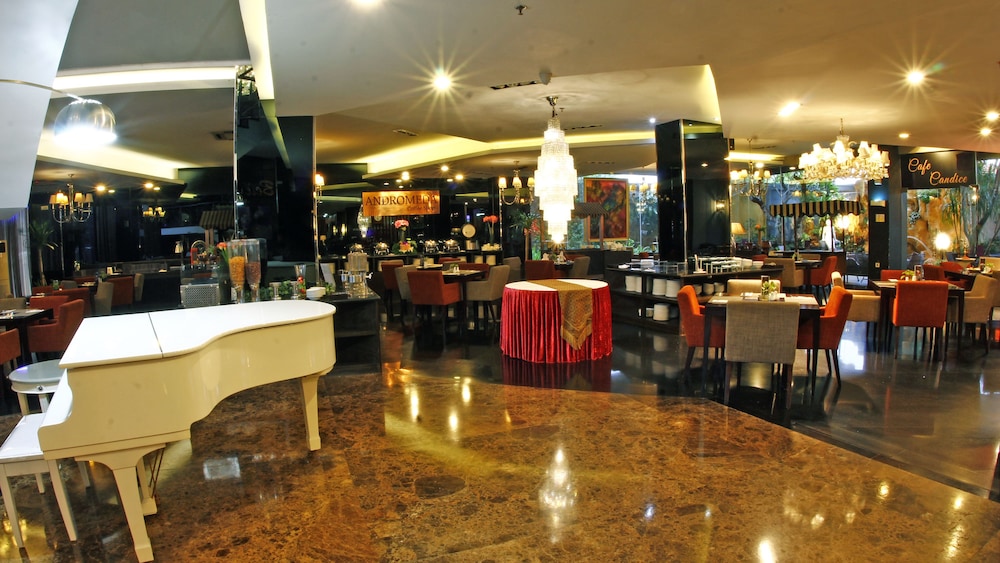 Amaroossa Cosmo Jakarta 34/50