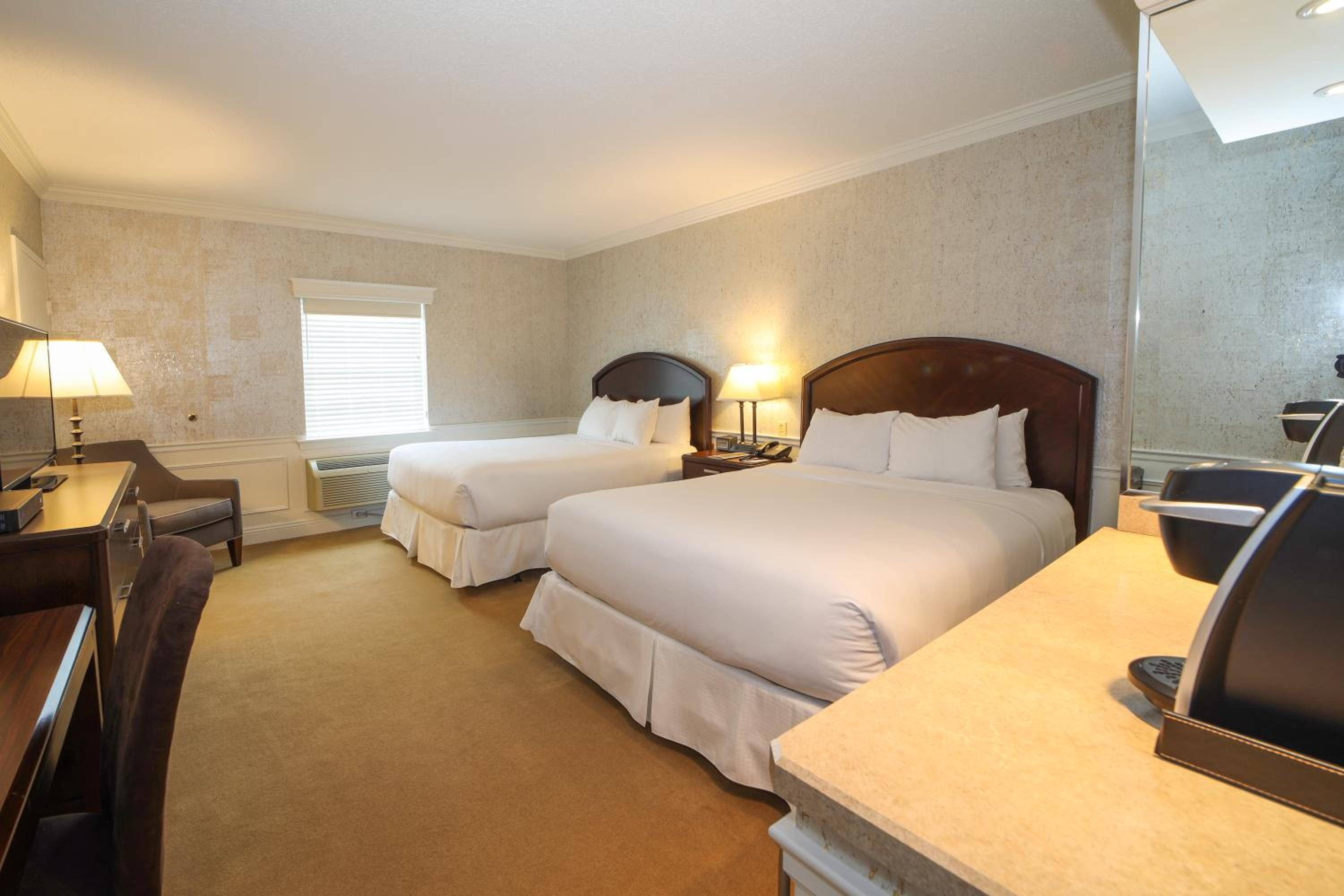 Luxury, Queen Bed