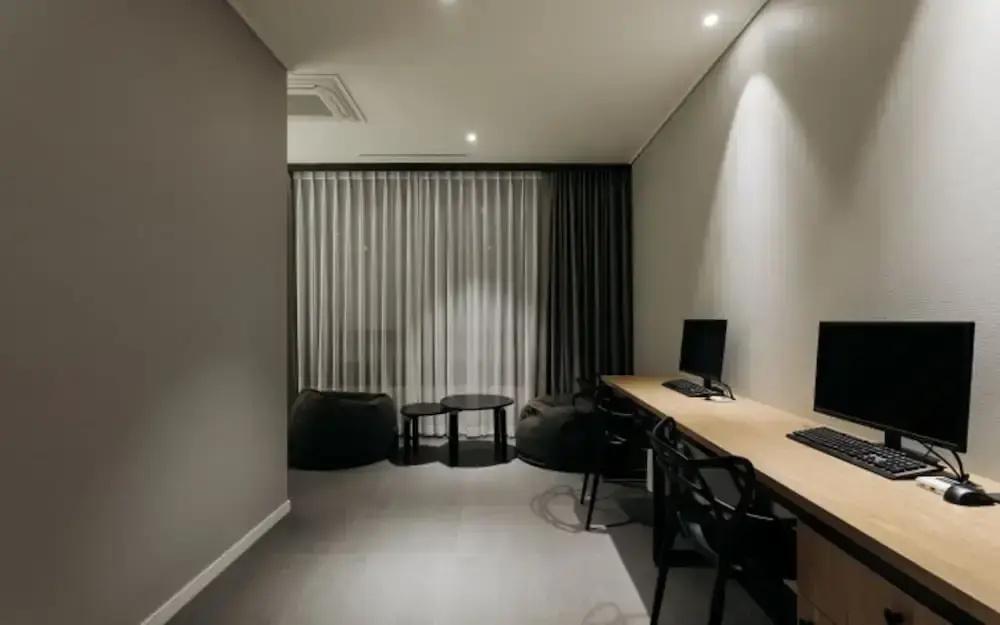 Queen Town Hotel 29/33