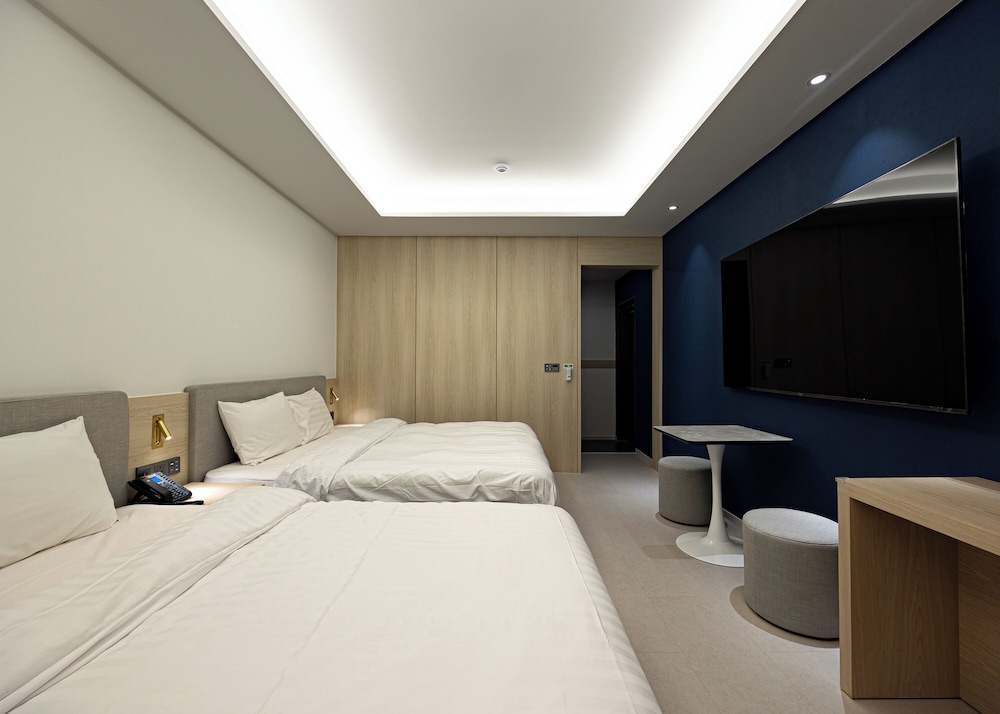 SINGLE, TWIN BEDS