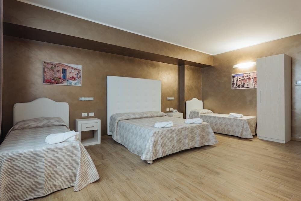 Deluxe, Triple, 1 King and 1 Single Beds