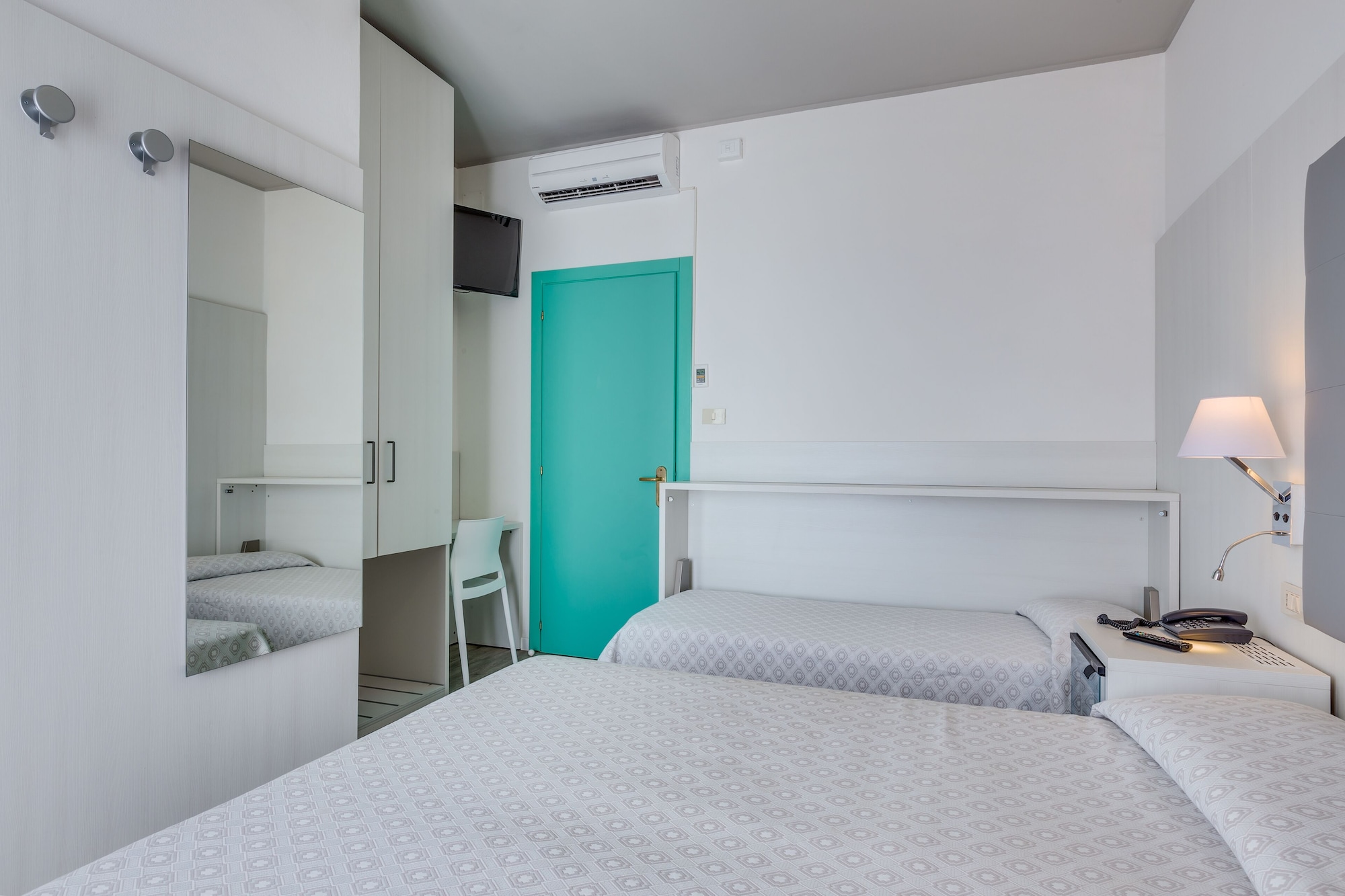 ROOM, TRIPLE