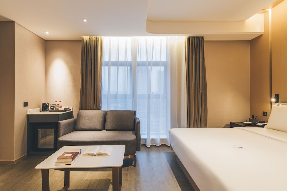 Atour hotel (Huayang Metro Station Tianfu Chengdu) 9/24