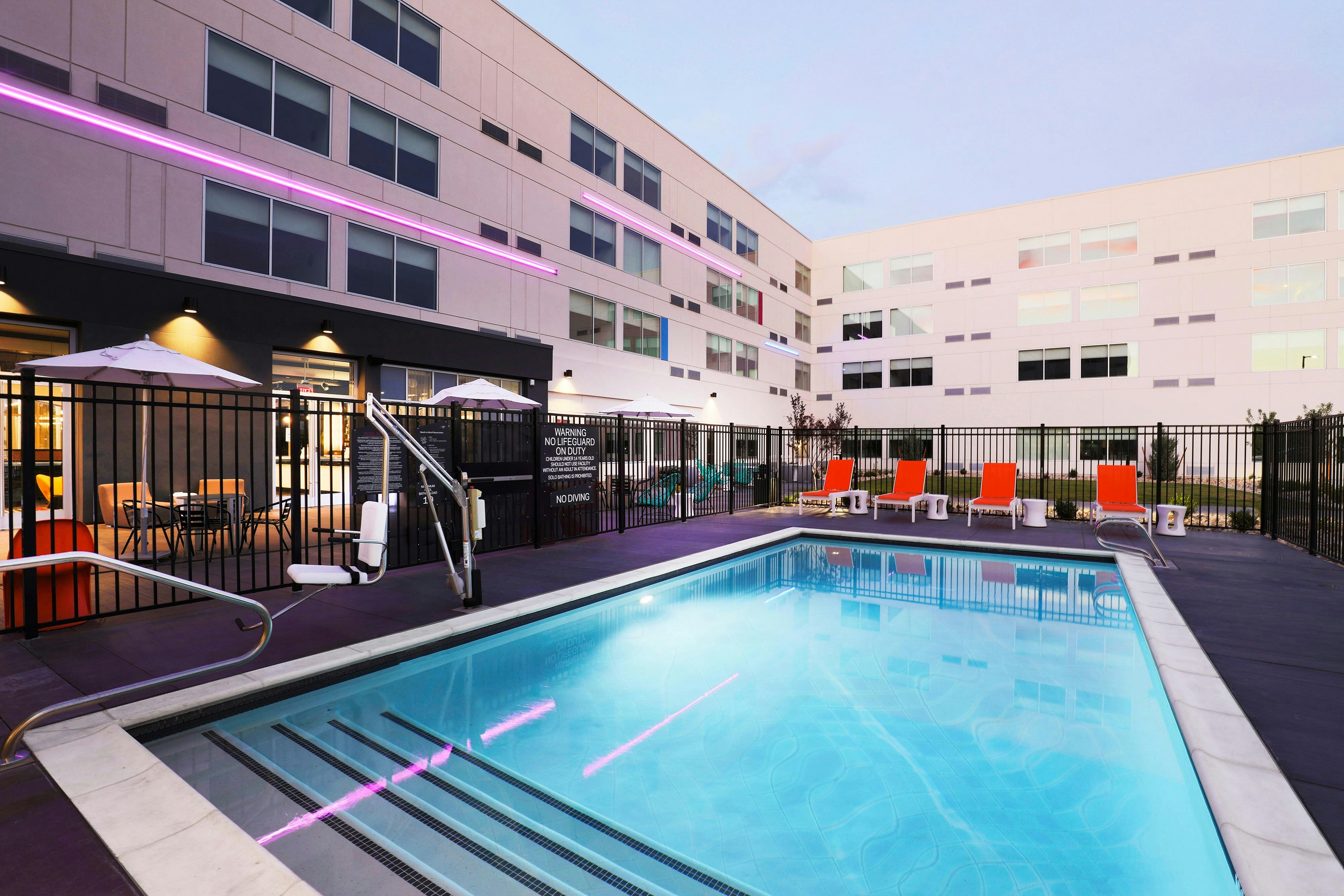 Aloft Reno Tahoe International Airport 20/43