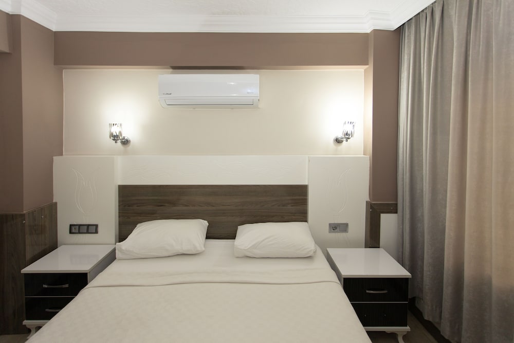 Greenpeace Hotel 13/72