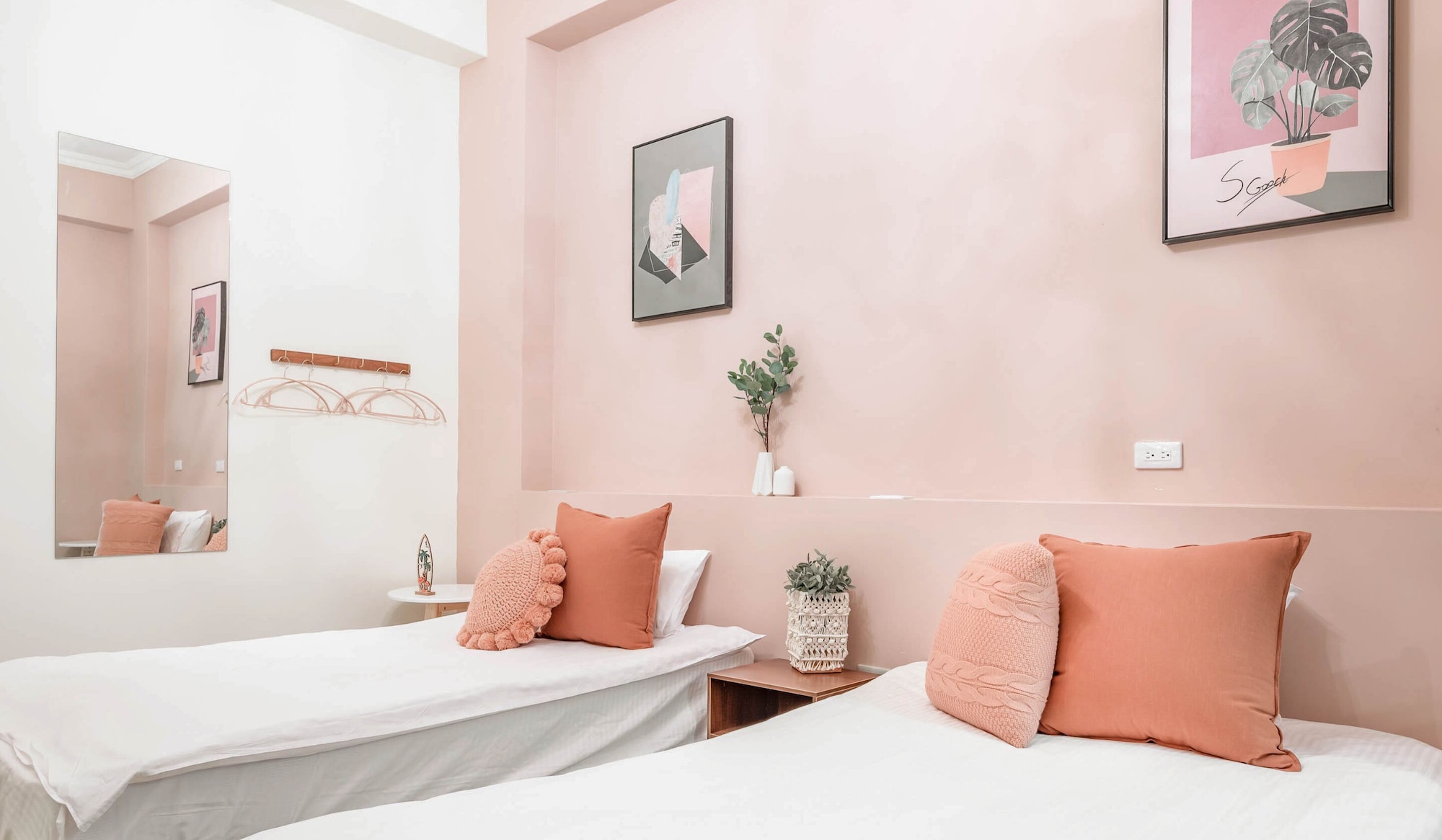 STANDARD, TWIN BEDS, NO WINDOW